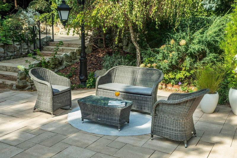 Как выбрать садовую мебель: советы и правила ухода